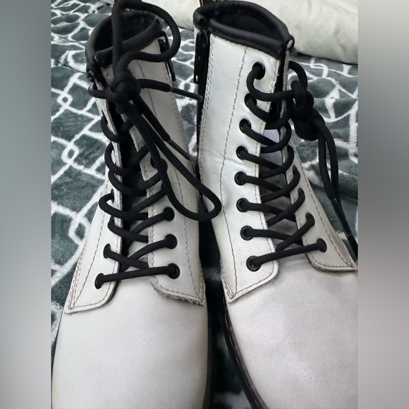 Dr martens boots.  Size 3 !!!  Hard to find size ! - Picture 7 of 9